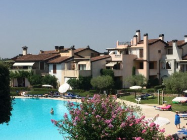 BEREITS VERKAUFT/VERMIETET Wunderschöne Maisonette-Wohnung im  „Garda Resort Village“